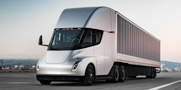 Elon Musk: Tesla Semi-Effizienz beträgt 1,06 kWh/Kilometer