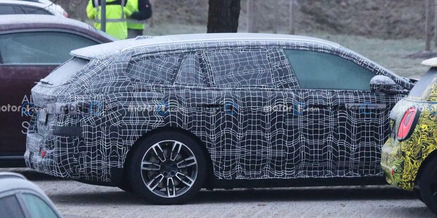 BMW 5er Touring PHEV (2023) auf ersten Erlkönigbildern