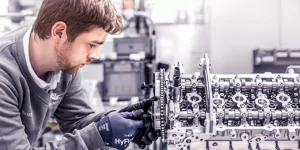 W12-Motorproduktion bei Bentley endet mit Batur und 740 PS