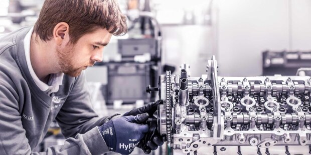 W12-Motorproduktion bei Bentley endet mit Batur und 740 PS