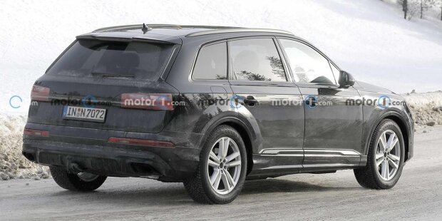 Audi Q7 (2024) zeigt sich mit Facelift und nahezu ohne Tarnung