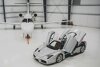 Dieser Ferrari Enzo ist ein Neuwagen und steht zum Verkauf