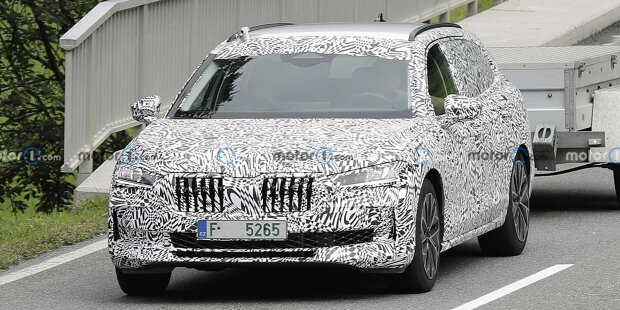 Skoda Superb Limousine und Combi Erlkönigbilder