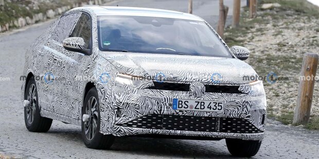 VW Jetta oder VW Sagitar als Erlkönig bei Bremstests erwischt