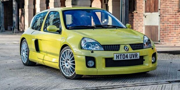 Renault Clio V6 Acid Yellow