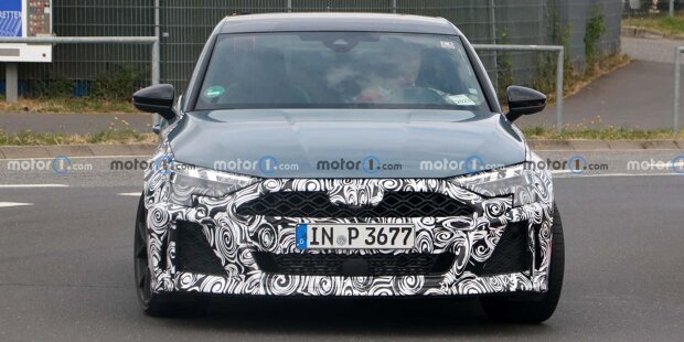 Audi RS 3 (2024): Facelift zeigt sich zum ersten Mal als Erlkönig