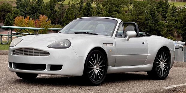 Mazda MX-5 (1993) mit Bodykit im Aston Martin-Stil: Au Backe!