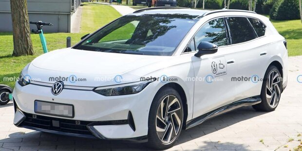 VW ID.7 Variant (2023): Elektro-Kombi als ungetarnter Erlkönig