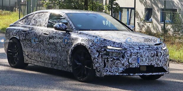 Audi RS 6 e-tron (2025) als Prototyp mit Widebody-Optik erwischt