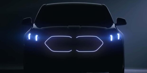 BMW X2 (2024): Erster Teaser zeigt leuchtenden Grill