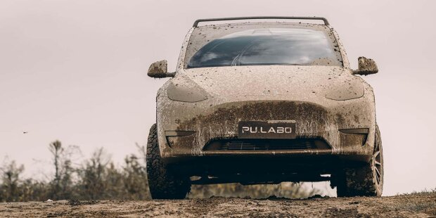 Tesla Model Y mit extremer Höherlegung aus China