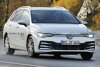 VW Golf 8 Variant Facelift (2024) als Erlkönig erwischt