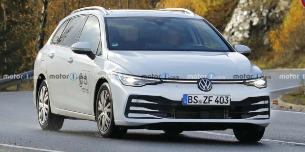 VW Golf 8 Variant Facelift (2024) als Erlkönig erwischt