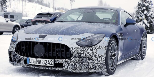 Mercedes-AMG GT 55 Coupé (2024) zeigt sich als Erlkönig