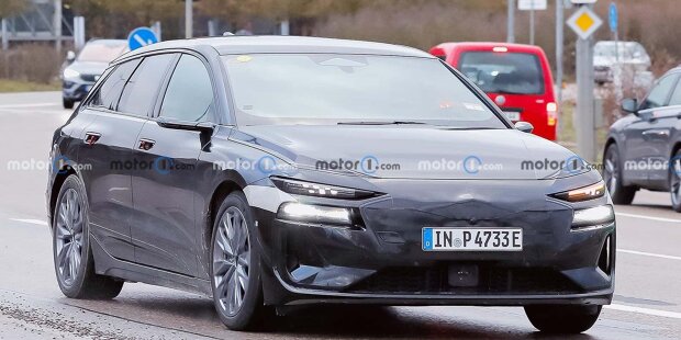 Audi A6 Avant e-tron als Erlkönig (11/23)