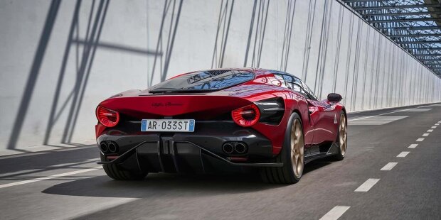 Alfa Romeo 33 Stradale: 333 km/h auf der Teststrecke in Nardo