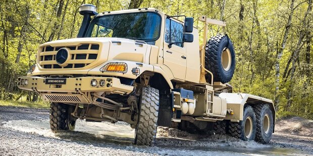 Mercedes Arocs und Zetros in Militär-Ausführung