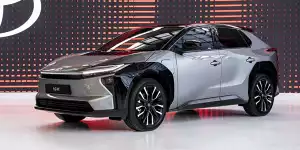 Toyota bZ4X: Sitzprobe im Facelift mit mehr Power und Reichweite