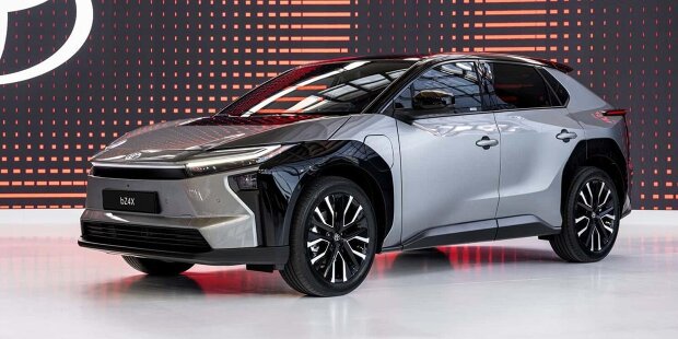 Toyota bZ4X: Sitzprobe im Facelift mit mehr Power und Reichweite