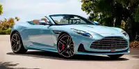 Bild zum Inhalt: Aston Martin DB12 (2025) Volante Palm Beach Edition