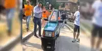 Bild zum Inhalt: Dieser alte Fiat Panda ist nur 50 Zentimeter breit