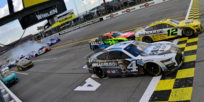 Aus dem Minus-Bereich der Tabelle direkt in die &quot;Round of 8&quot; - Ryan Blaney gewinnt Fotofinish!