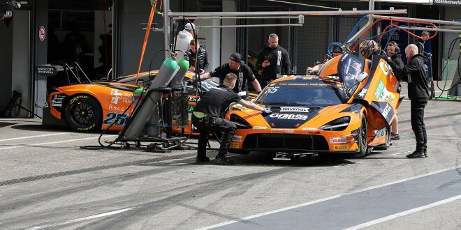 Blinddarm-Operation bei McLaren-Pilot Clemens Schmid -  Wackelt der DTM-Saisonstart?