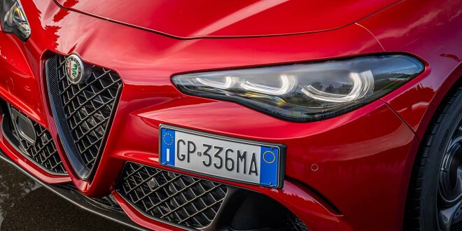 Alfa Romeo verzichtet auf versetztes vorderes Nummernschild - In Zukunft ein mittiges Schild