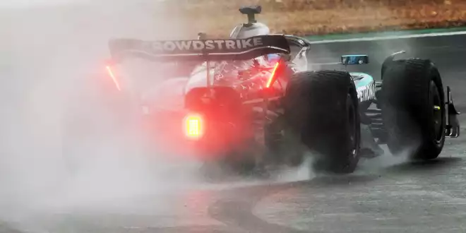 Pirelli testet Regenreifen im nassen Silverstone -  Antonelli fliegt ab im Mercedes!