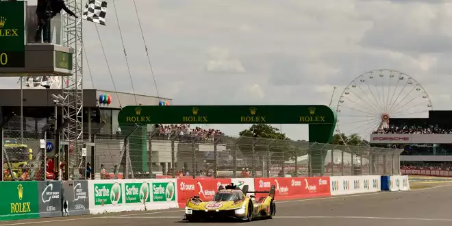 Privater Ferrari von Robert Kubica gewinnt Le Mans - Heldenhafter Porsche Zweiter