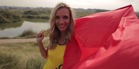 DTM-Grid-Girl Mathilda erklärt Rennflaggen