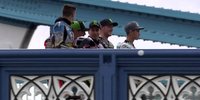 MotoGP-Piloten auf der Tower Bridge