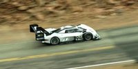 Rekordfahrt am Pikes Peak aus Heli-Perspektive