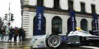Simona de Silvestro fährt Formel-E-Auto in Genf