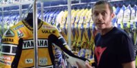 Valentino Rossi führt durch seinen Kleiderschrank