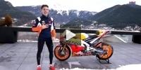 Pol Espargaro legt erstmals Hand an die Honda RC213V