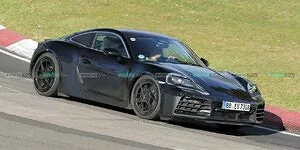 Bild zum Inhalt: Porsche Cayman Elektro: Sportwagen-Erlkönig am Ring gesichtet