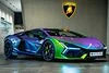 Bild zum Inhalt: Irrer Lamborghini Revuelto mit Original-FlipFlop-Lack zu verkaufen
