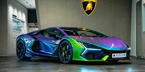 Bild zum Inhalt: Irrer Lamborghini Revuelto mit Original-FlipFlop-Lack zu verkaufen