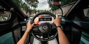 Bild zum Inhalt: Mobilize Duo (2025): Der Innenraum des Microcars im Detail
