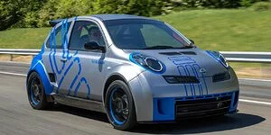 Bild zum Inhalt: Banzai! Nissans irrer Mittelmotor-V6-Micra ist zurück