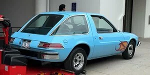 Bild zum Inhalt: Excellent! Der AMC Pacer von Wayne's World wurde komplett restauriert