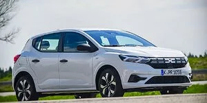 Bild zum Inhalt: Dacia Sandero Essential (2025) im Test: Arm mit Charme