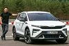 Skoda Elroq RS (2025) im ersten Test: Bissiger Böhme Bild zum Inhalt: Skoda Elroq RS (2025) im ersten Test: Bissiger Böhme