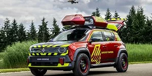 Bild zum Inhalt: Dieser Dualmotor-Renault 4 mit Allrad ist ein Mini-Feuerwehrauto