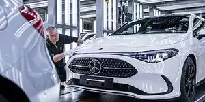 Bild zum Inhalt: Mercedes wird nun doch länger auf Verbrenner setzen