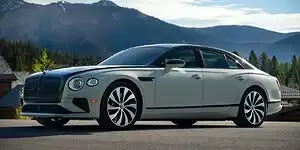 Bild zum Inhalt: Sieh einer an! Bentley Flying Spur in Cumbrian Green over Opalite