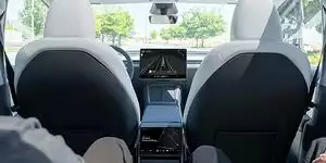 Bild zum Inhalt: Robotaxi-Test: Tesla fährt mit schweren Fehlern