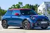 Bild zum Inhalt: Mini JCW (2025) im Fahrbericht: Knallerbse mit Suchtpotenzial