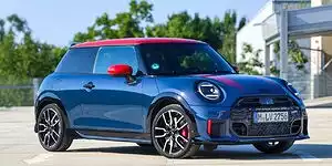 Bild zum Inhalt: Mini JCW (2025) im Fahrbericht: Knallerbse mit Suchtpotenzial